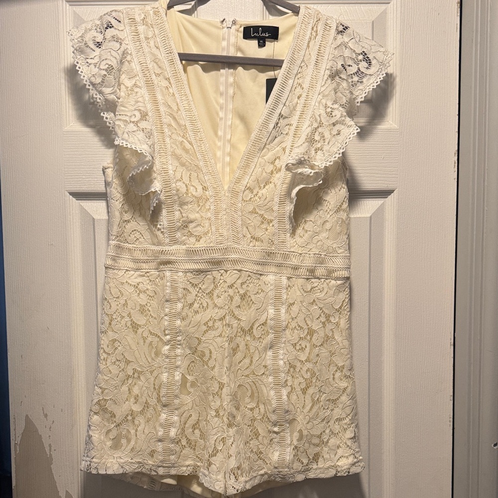Lulu's White Strapless Lace Romper with V-Neck - Picture 2 of 5